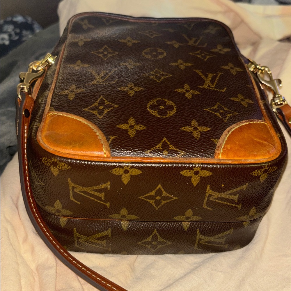 Louis Vuitton Authentic Monogram Amazon Crossbody… - image 3